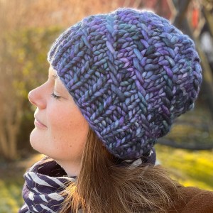 Whirlstream Huen strikket i Malabrigo Rasta i farven Azules