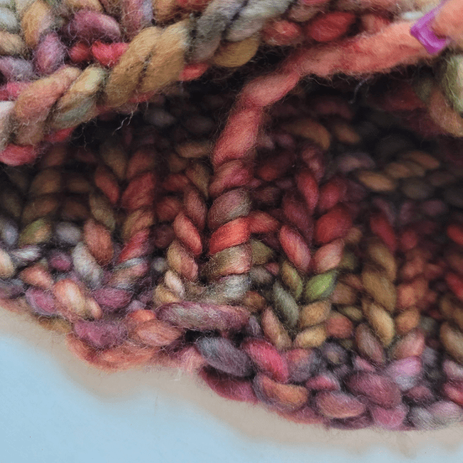 Sådan hæftes enden i ribstrik